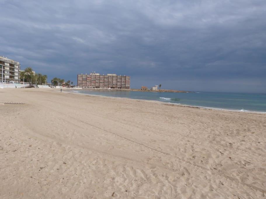 Modern Apartment In Torrevjea 200M From The Loccos Beach Torrevieja Exterior foto